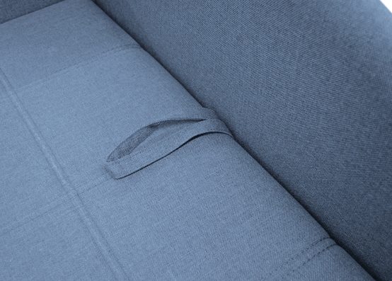 Розкладна тахта дитяча ЛІМА має зручну текстильну ручку для легкого розкладання